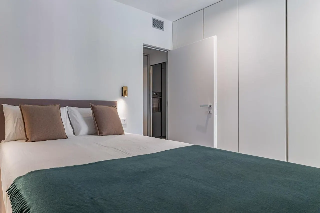 Luxury Apartment - Free Parking - Duomo-Navigli Milan